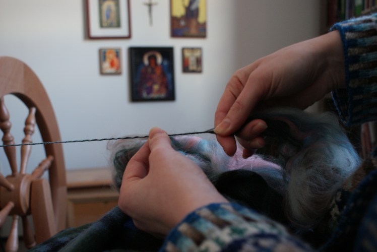 The twist goes into the drafted fibers. Now it's yarn!